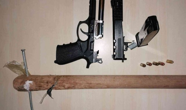 Siirt'te bir araçta yapılan aramada tabanca ele geçirildi