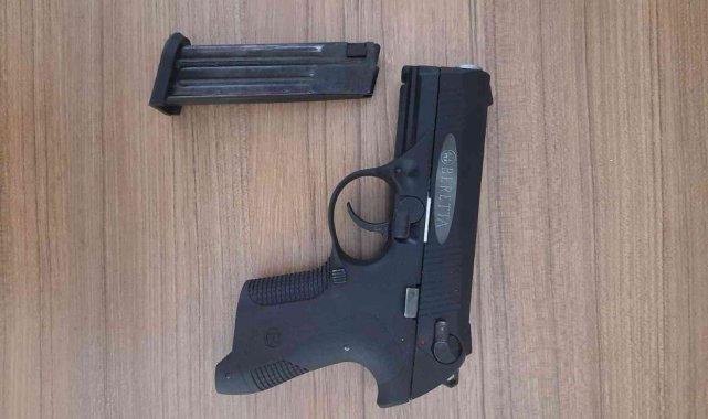 Siirt&#039;te bir araçta yapılan aramada tabanca ele geçirildi