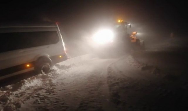 Siirt'te kar ve tipide mahsur kalan sporcu kafilesi kurtarıldı