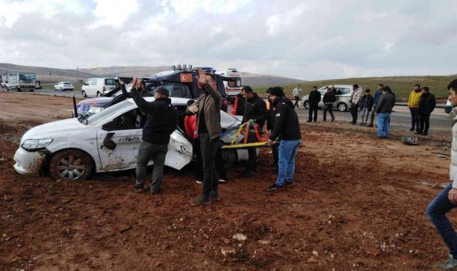 Siirt'te minibüs ile otomobil çarıştı: 4 yaralı