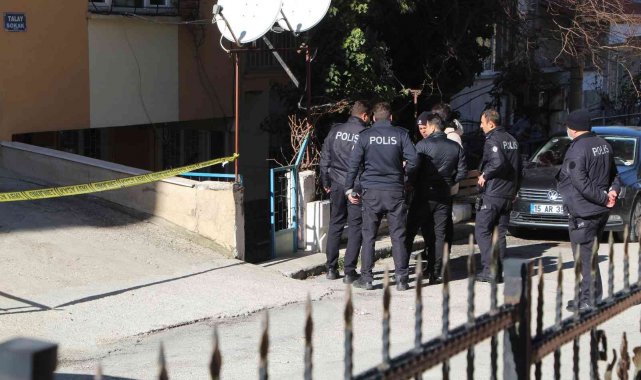 Silahla yaraladığı husumetlisinin başında bekleyerek kendini ihbar etti