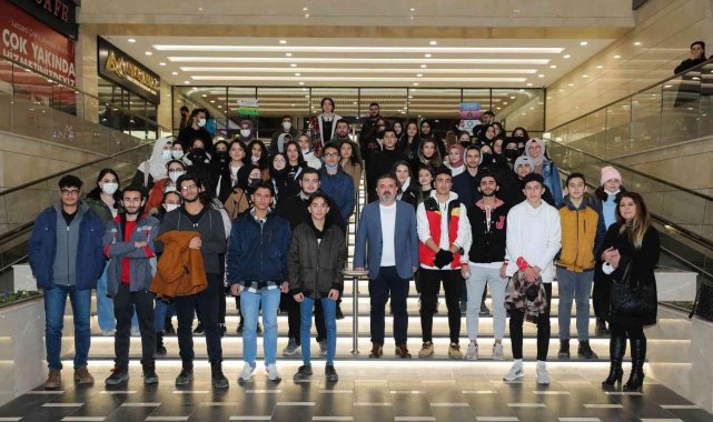 Sincan Belediye Başkanı Murat Ercan öğrencileri, Kesişme: İyi Ki Varsın Eren" filmine götürdü