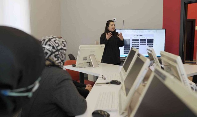 Sincan Belediyesi &quot;dijital dönüşüm akademisi&quot; ile kadınların yanında