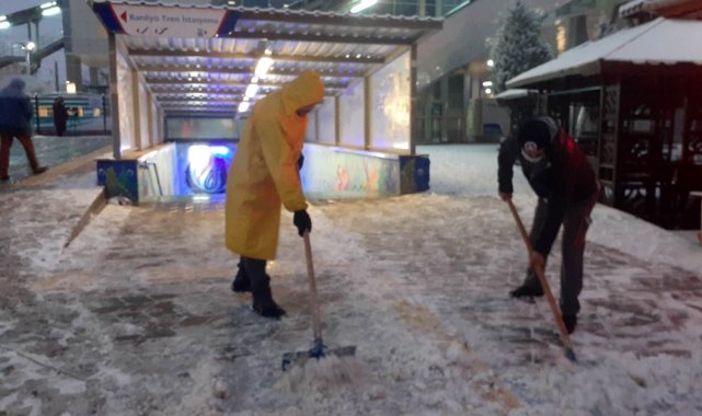Sincan'da ekipler kar nöbetinde