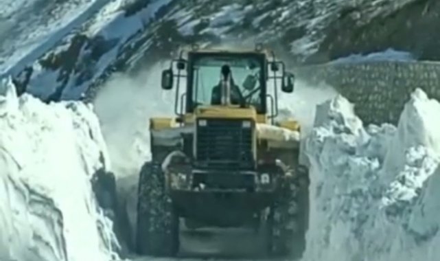 Sincik Malatya karayolunda kar kalınlığı 2 metreyi geçti