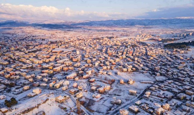 Sındırgı'da beyaz örtü havadan görüntülendi