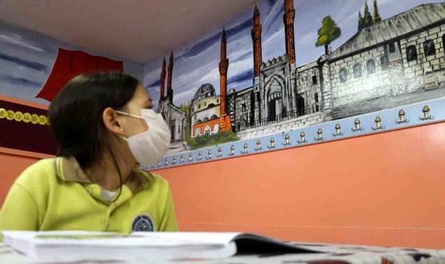 Sınıf duvarları tarihle renklendirildi