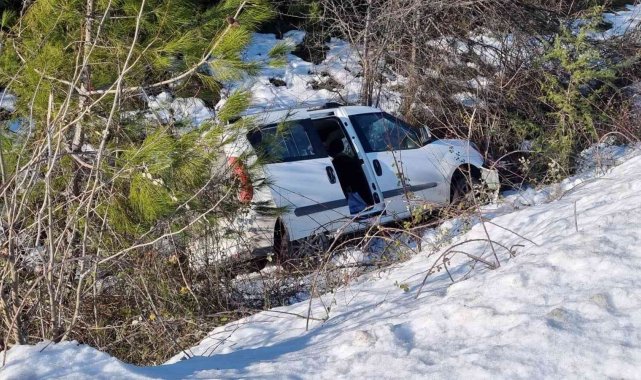 Sinop'ta araç şarampole yuvarlandı: 3 yaralı