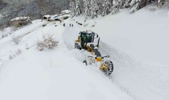 Sinop'ta karla mücadele: 300 köy yolu kapalı