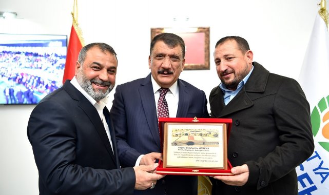 Şire pazarı esnaflarından Başkan Gürkan'a teşekkür ziyareti