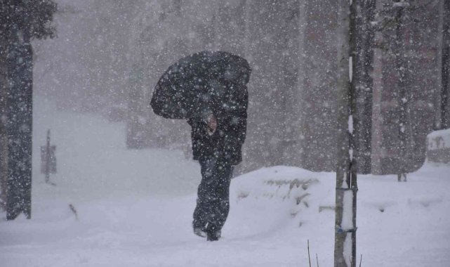 Şırnak'ta kar kalınlığı 20 santime ulaştı, mahsur kalan 43 kişi kurtarıldı