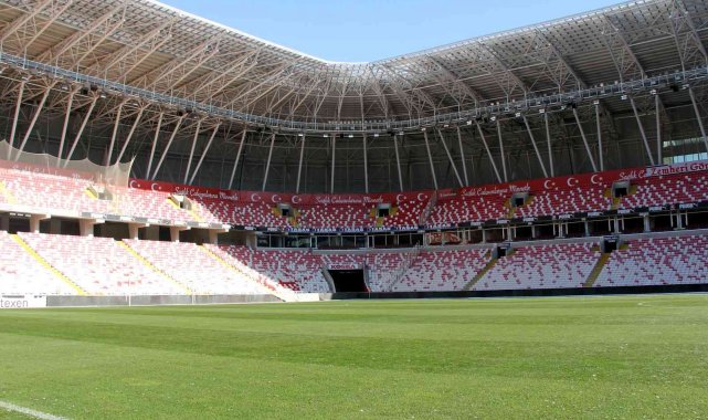 Sivas 4 Eylül Stadı, alttan ısıtma ile Fenerbahçe maçına hazır hale gelecek