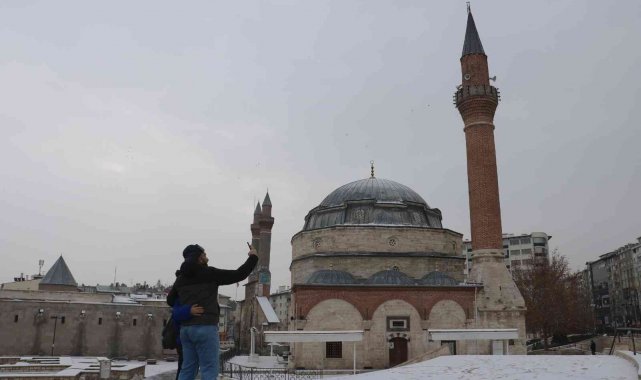 Sivas yeni yıla karla uyandı