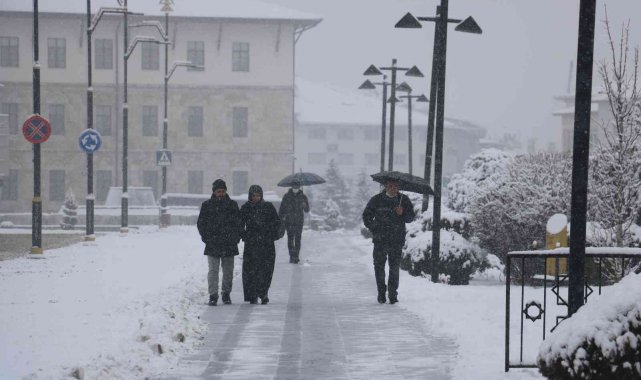 Sivas'ta 267 köy yolu kapandı, çalışmalar sürüyor