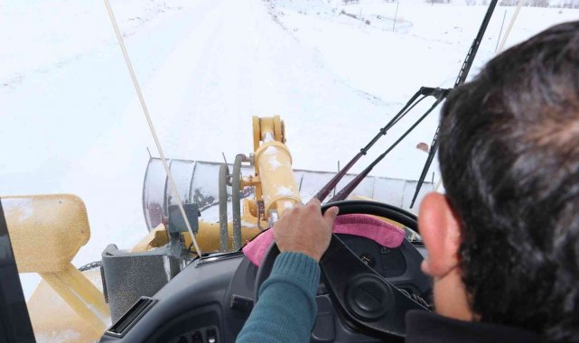 Sivas'ta karla mücadele, 470 köy yolu araç ulaşımına kapalı