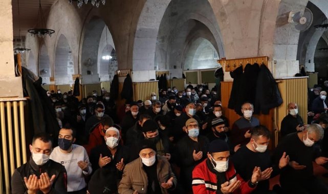 Sivas&#039;ta Ulu Cami sabah namazında doldu taştı