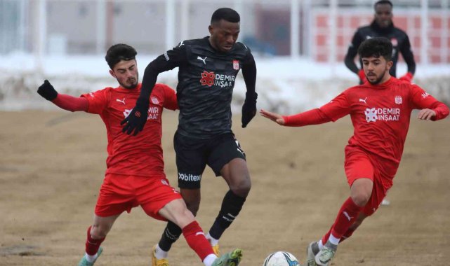 Sivasspor, U19 takımı ile maç yaptı