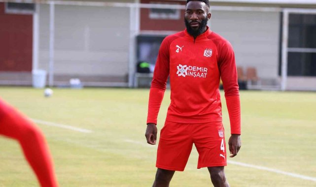 Sivasspor'da Aaron Appindangoye 354 gün sonra forma giydi
