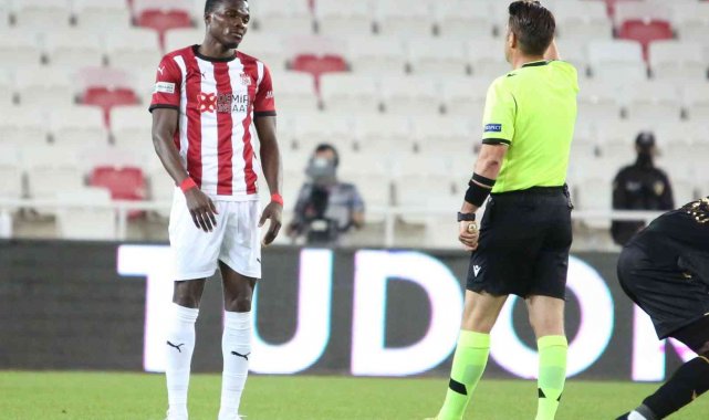 Sivasspor&#039;da Cofie, ceza sınırında