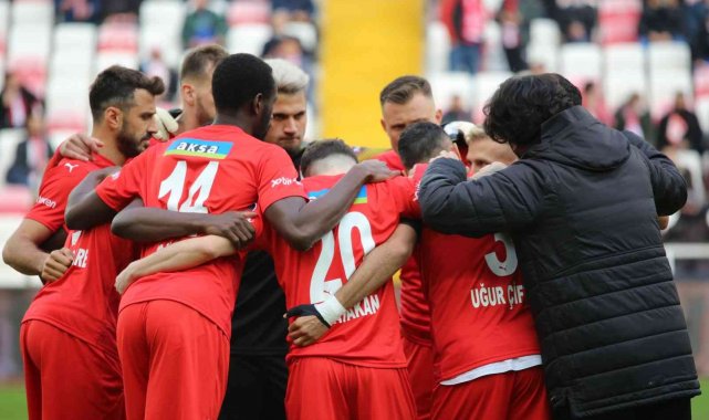 Sivasspor'da Erdoğan ve Cofie ceza sınırında