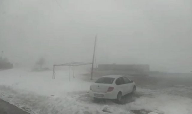 Siverek&#039;te kırsal mahallelerin yolları kapandı