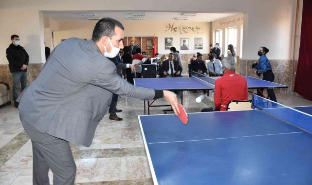 Siverek'te sokak hayvanları yararına masa tenisi turnuvası