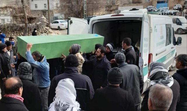 Sobadan zehirlenen anne ve bebeği gözyaşları arasında toprağa verildi