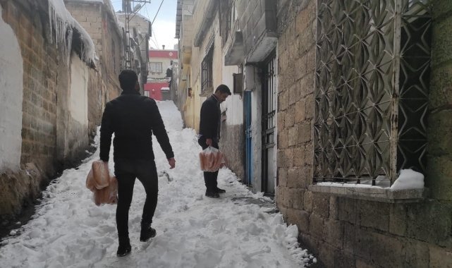 Soğuk kış günlerinde yaşlılara yürekleri ısıtan destek