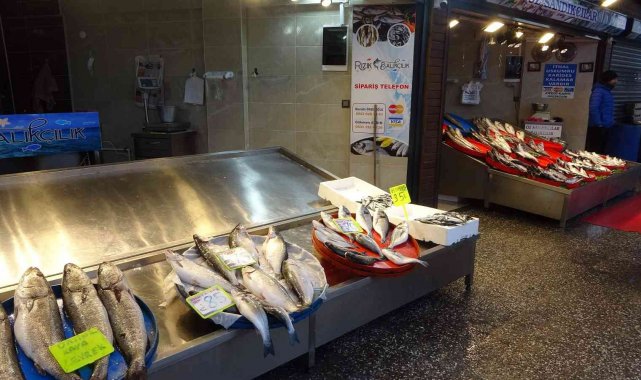 Soğuk ve karlı hava balık tezgâhlarını etkiledi