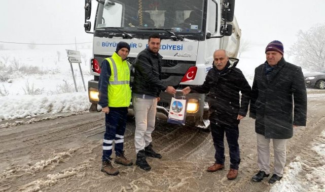 Soğukta çalışan personele gıda takviyesi yapıldı