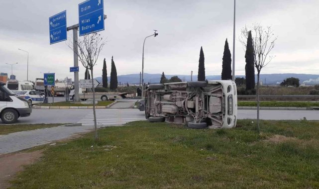 Söke'de otomobile çarpan kamyonet takla attı