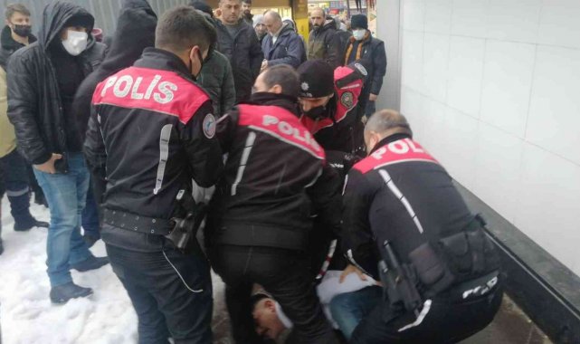 Sopalı kavgayı polis güçlükle önledi