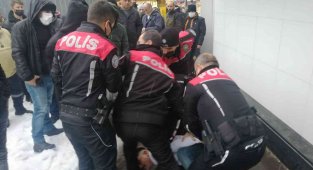 Sopalı kavgayı polis güçlükle önledi