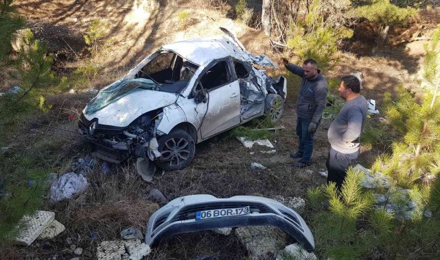 Sözleşmeli erlerin bulunduğu otomobil şarampole uçtu: 3 yaralı