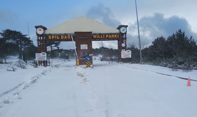 Spil Dağı Milli Parkı 5 gün sonra yeniden karla kaplandı