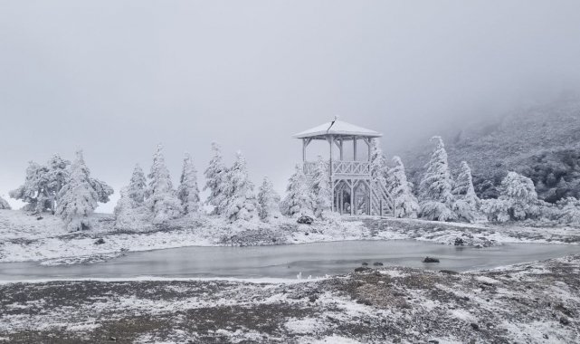 Spil Dağı Milli Parkı beyaza büründü