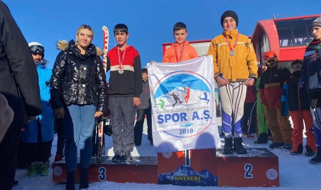Spor A.Ş&#039;nin minik kayakçılarından önemli dereceler