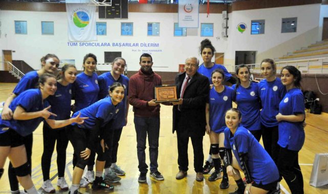 Spor foto muhabirine plaket