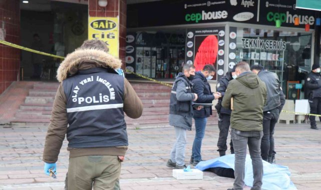 Stajyer avukatın iş merkezinden düşme anı kamerada