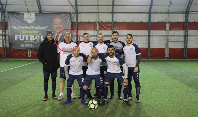 Şube müdürü halı sahada kalbine yenildi