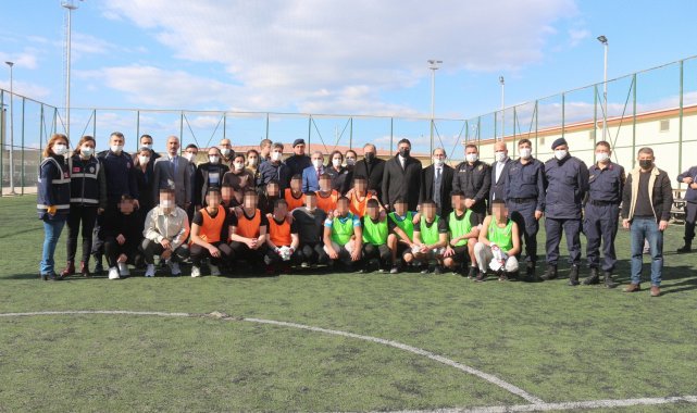 Suça sürüklenen çocuklara sürpriz ziyaret