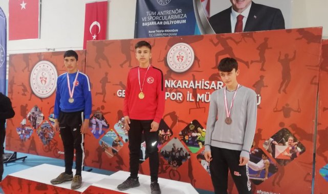 Şuhutlu öğrencilerden güreş müsabakasında büyük başarı