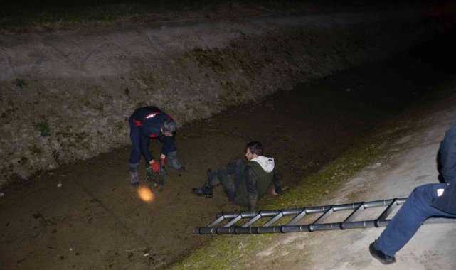 Sulama kanalına düşen alkollü şahıs polisi ve itfaiyeyi alarma geçirdi