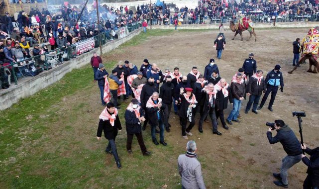 Sultanhisar'da 180 pehlivan deve güreş tuttu