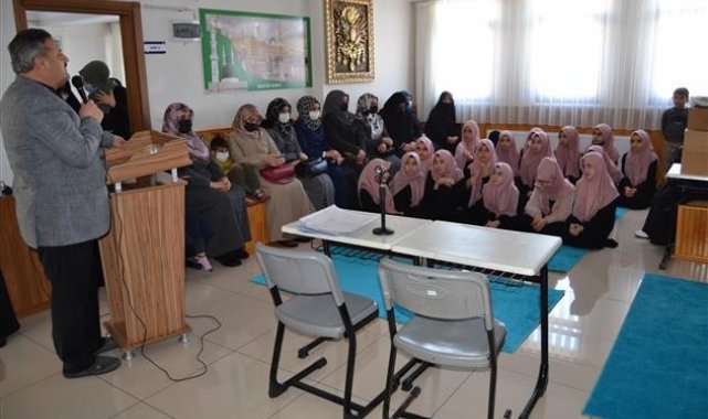 Sümbülvalide Yatılı Kız Kur'an Kursunda yarıyıl dönemi karne heyecanı