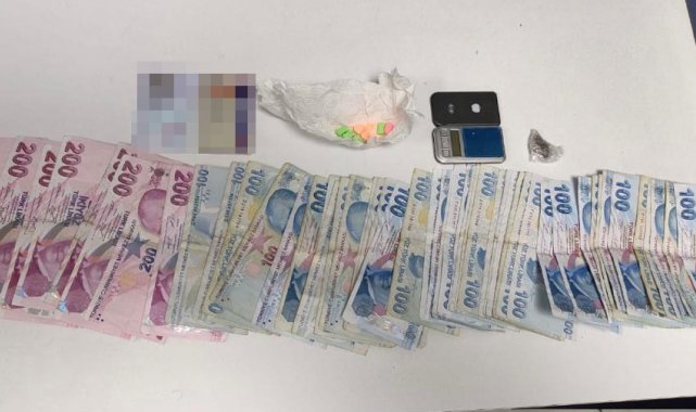 Şüphe üzerine durdurulan kadının sütyeninde hassas terazi, erkeğin cebinde uyuşturucu madde çıktı