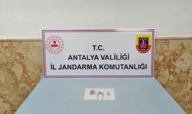 Şüphe üzerine durdurulan şahsın üzerinde 8 gram eroin çıktı