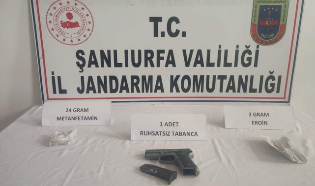 Şüpheli araçtan uyuşturucu ve silah çıktı