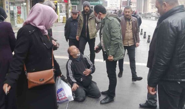 Sürünme numarasıyla dilenen şahıs zabıtadan kaçamadı