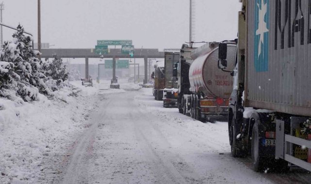 TAG Otoyolu trafiğe kapatıldı